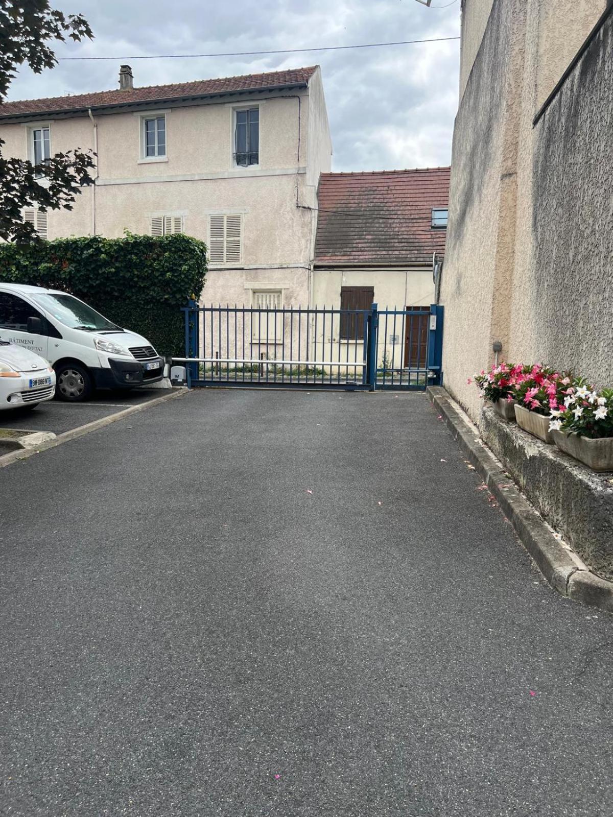 Champion Suites Sarcelles Exterior photo